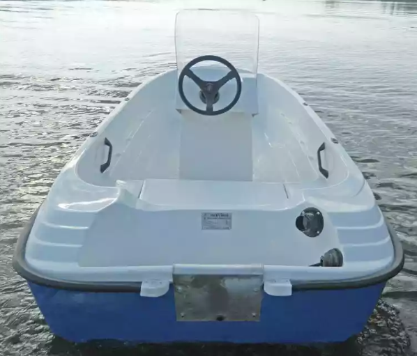 Стеклопластиковая лодка Пингвин с консолью (тримаран) в Щёлкове