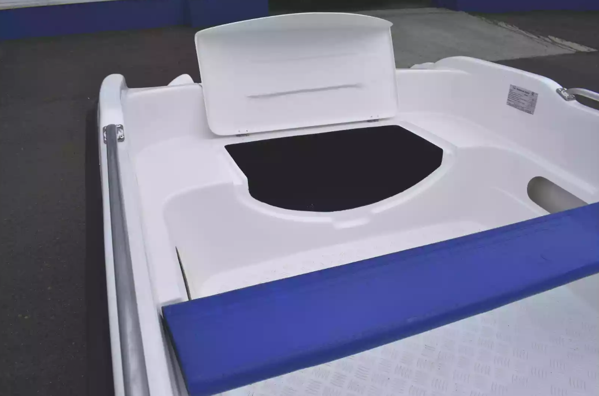 Стеклопластиковая лодка Пингвин New (тримаран) в Щёлкове