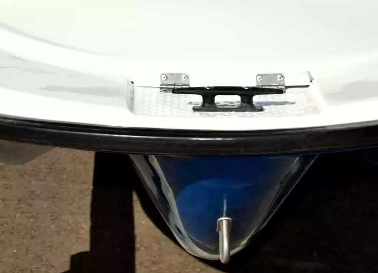 Стеклопластиковая лодка Пингвин с консолью (тримаран) в Щёлкове