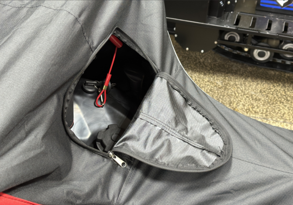 Чехол транспорт. снегохода IKUDZO HUNTER черно-красный Оксфорд ПРЕМИУМ качества с лого IKUDZO в Щёлкове