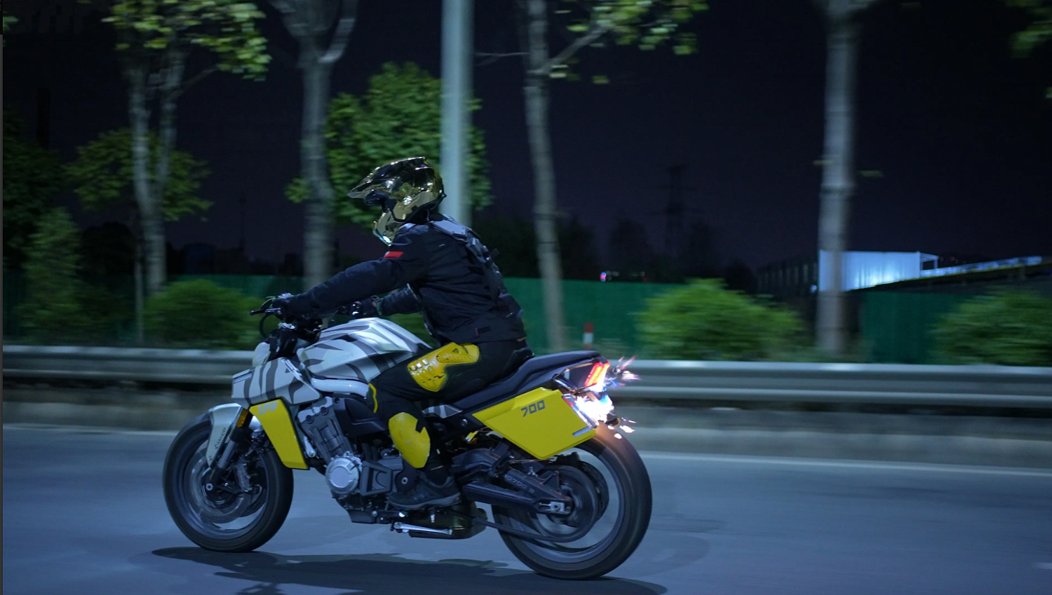 Мотоцикл Benda LFS 700 в Щёлкове